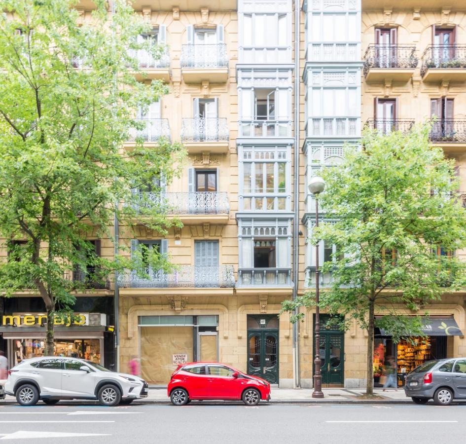 Apartamentos Bellas Artes San Sebastian Exterior photo