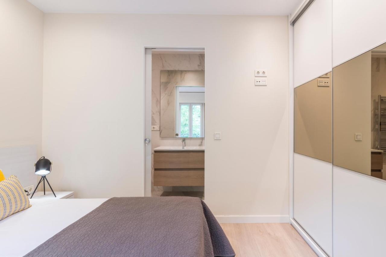 Apartamentos Bellas Artes San Sebastian Exterior photo