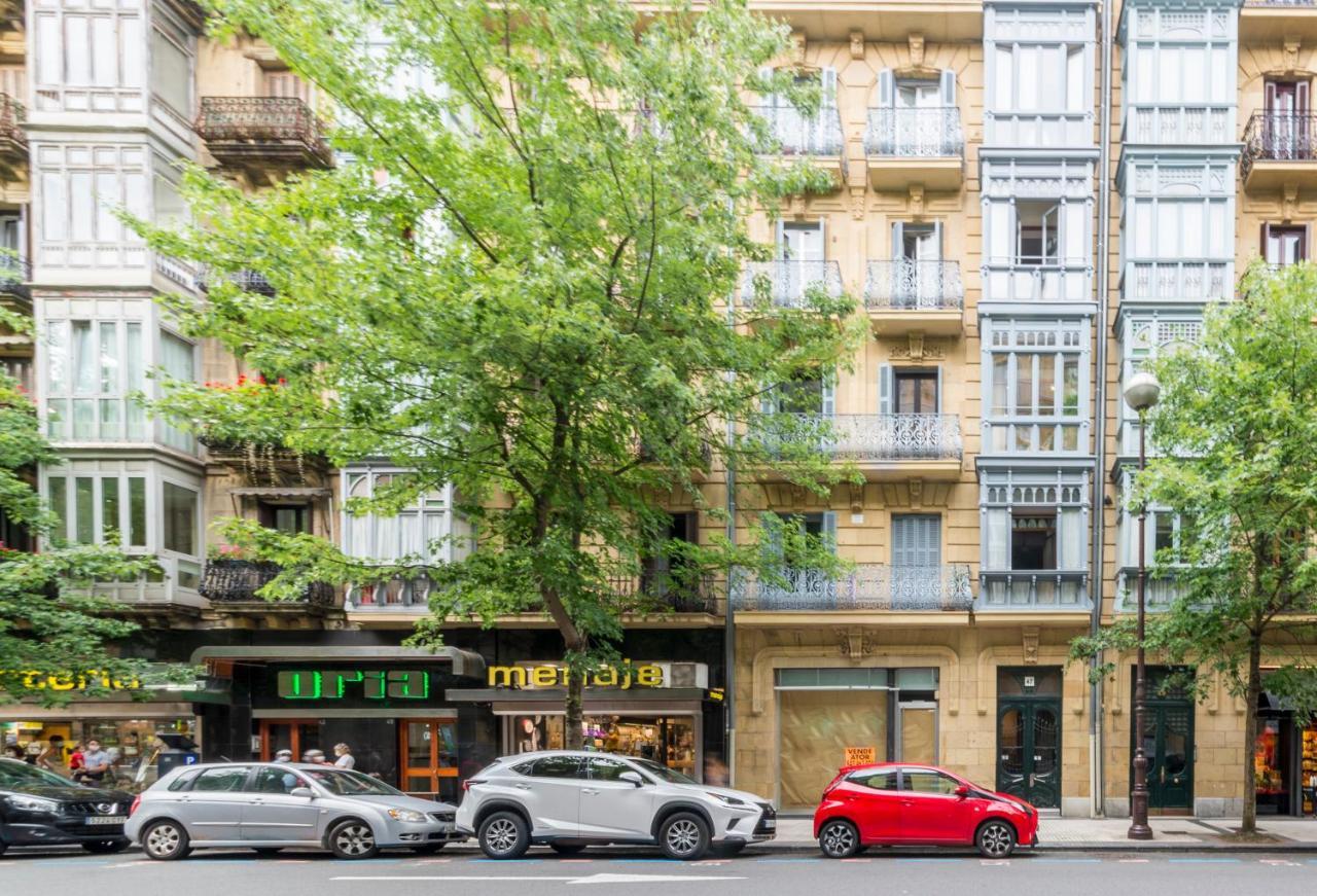 Apartamentos Bellas Artes San Sebastian Exterior photo